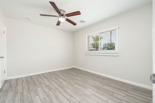 Building Photo - 744 W Coolidge St