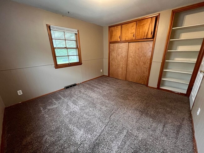 Building Photo - Beautiful 3 bedroom home
