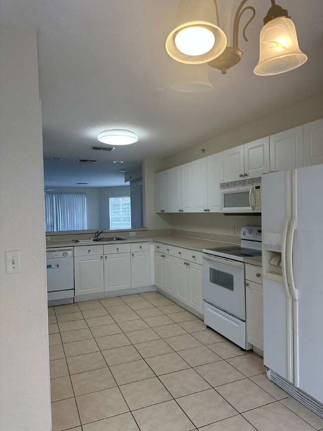 Building Photo - 2631 Emerald Lake Ct