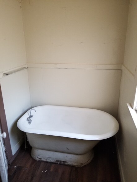 Building Photo - 261 Bellview St