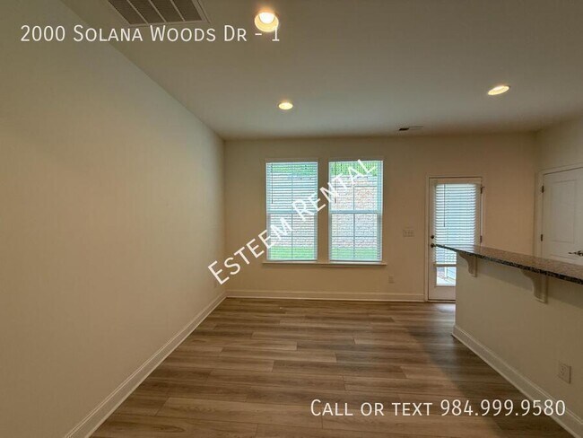 Building Photo - 2000 Solana Wds Dr