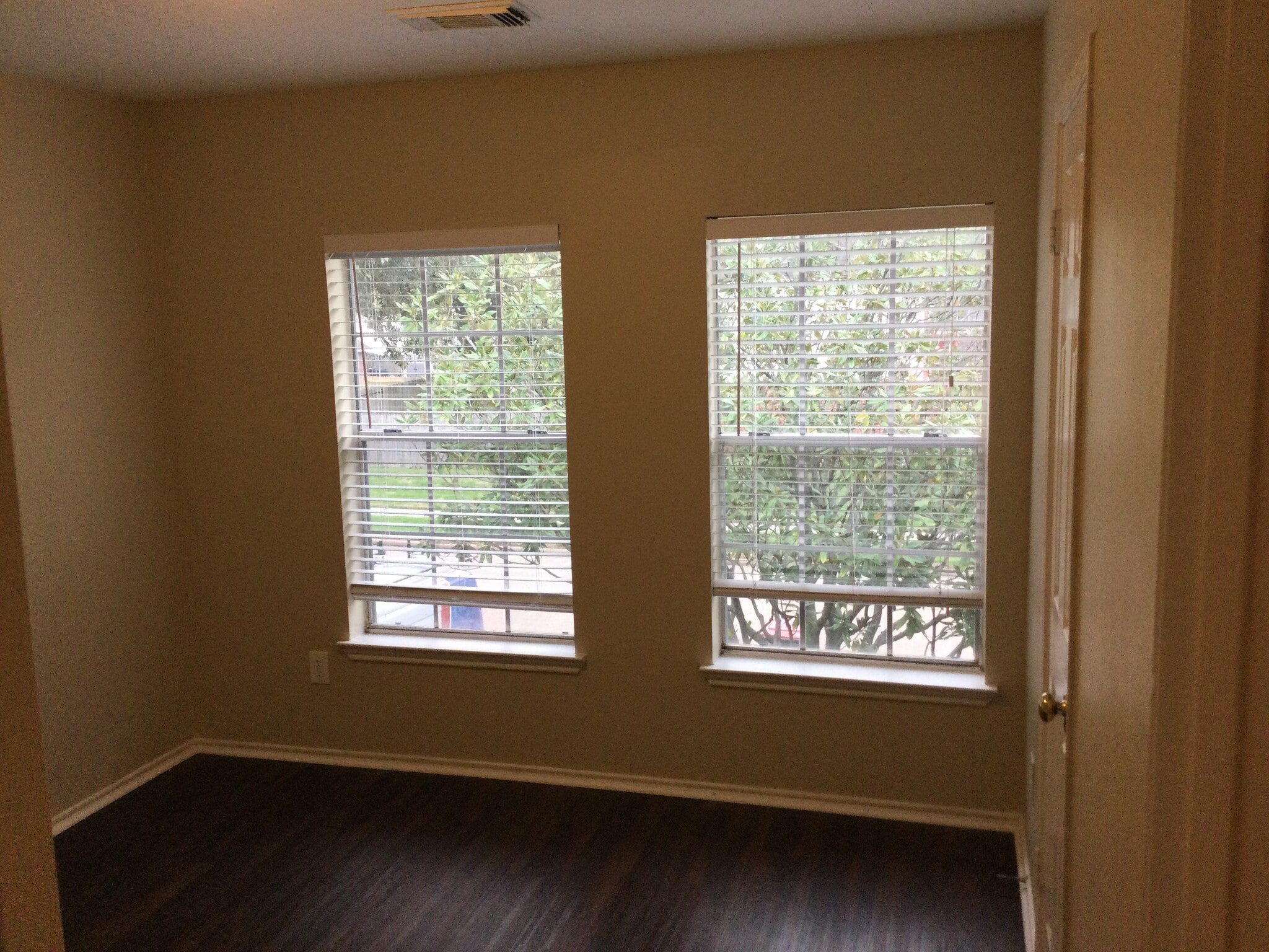 Building Photo - 2218 Laurel Oaks Dr