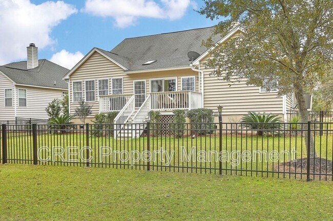 Building Photo - 1485 Oakhurst Dr