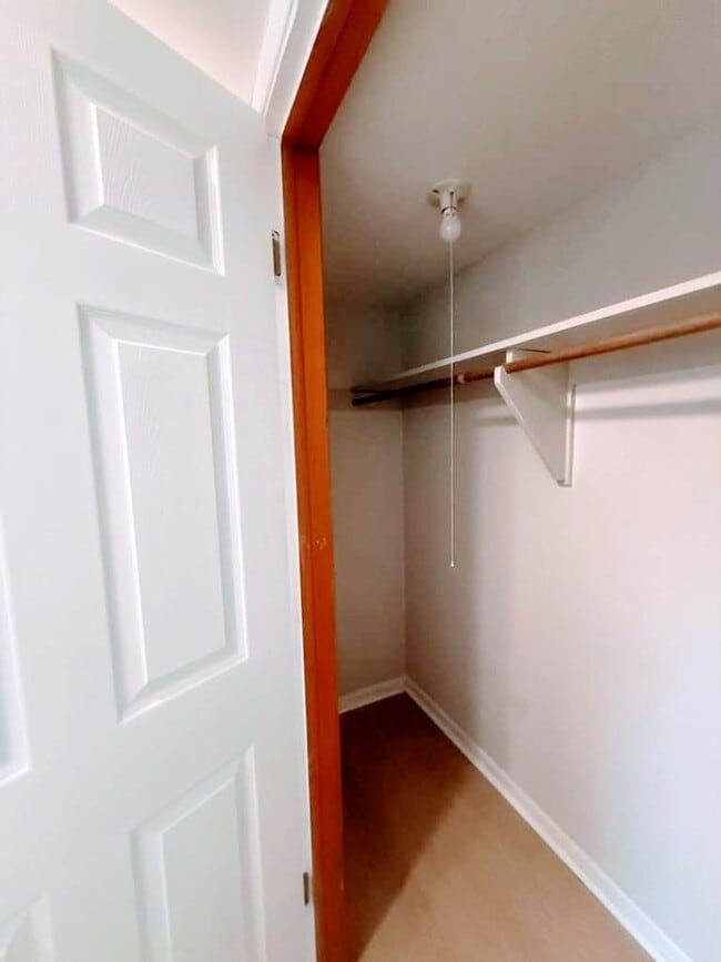 Building Photo - Updated Rocky River Condo – 1 Bed, 1 Bath in Prime Location Near Shopping & Lake Erie