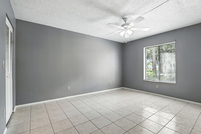 Building Photo - 8201 Sun Spring Cir