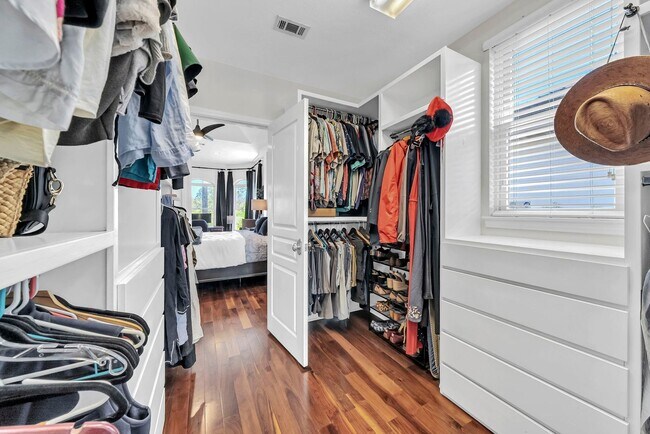 Building Photo - 1393 Sunset Beach Dr
