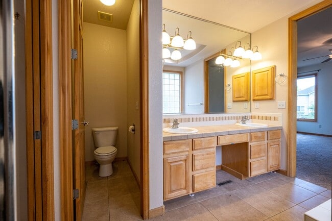 Building Photo - 4 Bed 3 Bath Home in Highlands Meadows - Windsor!