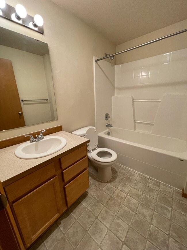 Building Photo - ***PENDING APPLICATION***Beautiful 5 Bedroom Home in Coupeville! Pet Friendly! $250 Move In Credit!