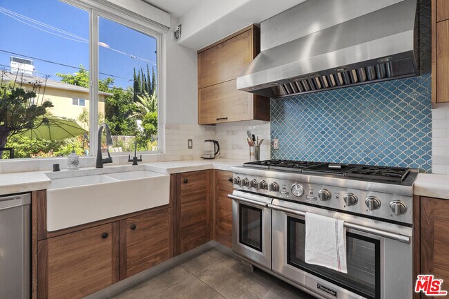 Building Photo - 4544 Tobias Ave