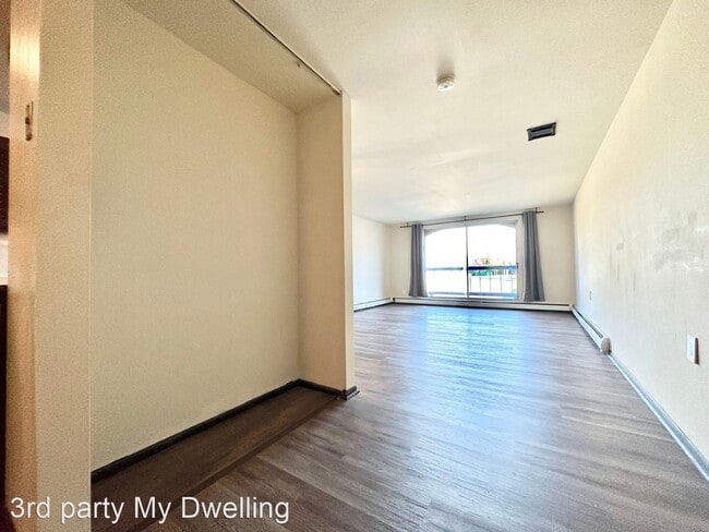 Building Photo - 2 br, 1.5 bath House - 11958 W Mill Rd. #16