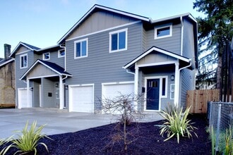 Building Photo - Brand New 3 Bedroom 2.5 bath Triplexes