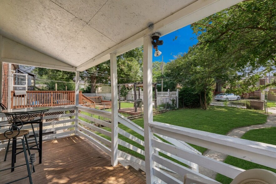 Building Photo - 3960 Tholozan Ave