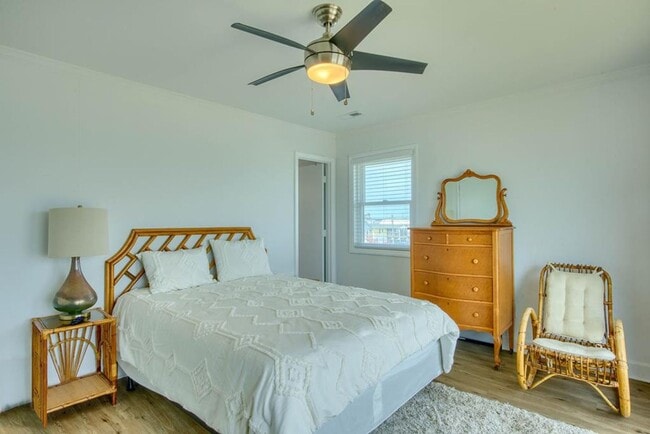 Building Photo - OCEANFRONT FURNISHED OFF-SEASON MONTHLY RE...