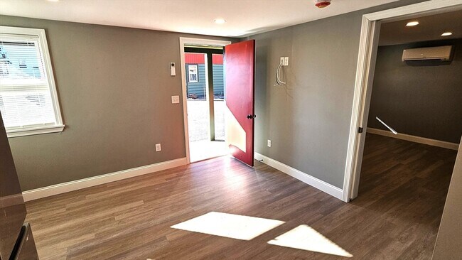 Building Photo - 825 Scenic Hwy