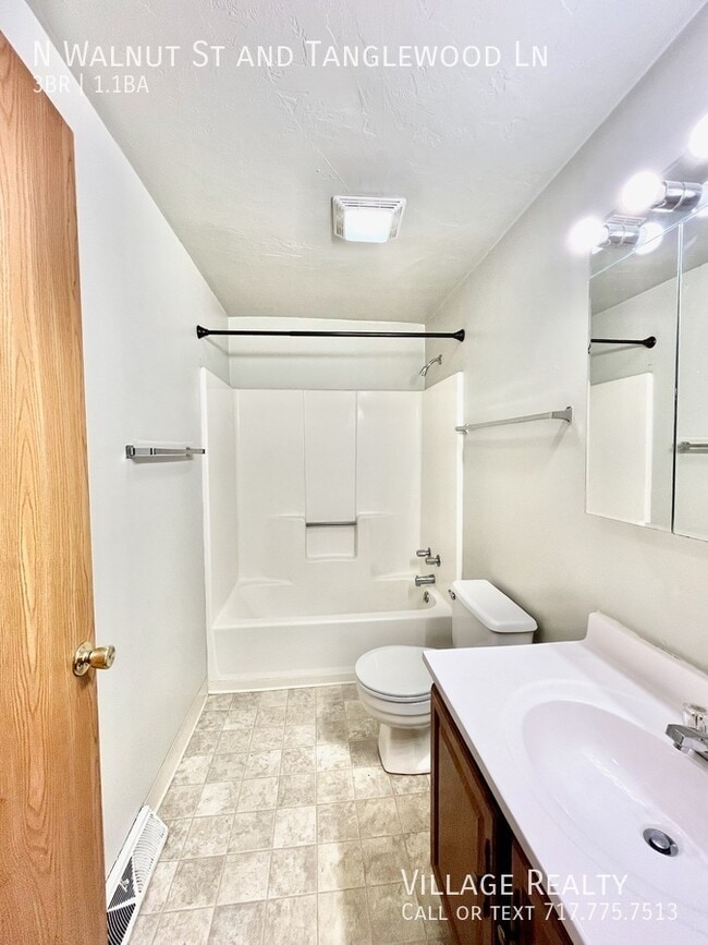 Building Photo - 492 N Walnut St