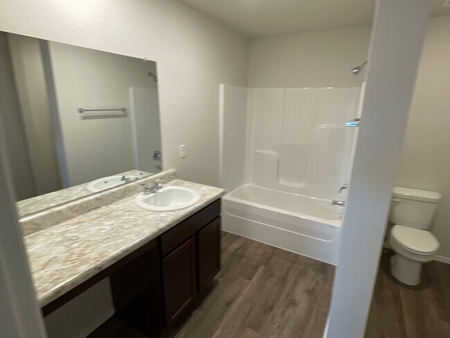 Building Photo - *Pre-leasing* Three Bedroom | Two Bath Hom...