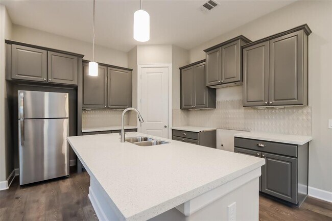 Building Photo - 5102 Royal Heath Dr