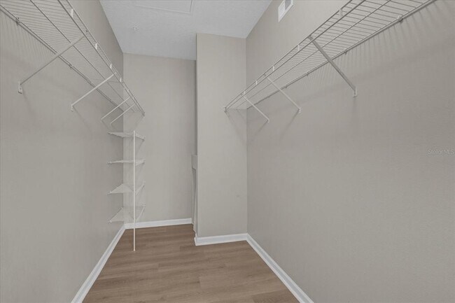 Building Photo - 14304 Fredricksburg Dr