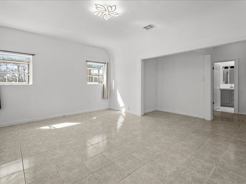 Building Photo - 1635 McCollum St