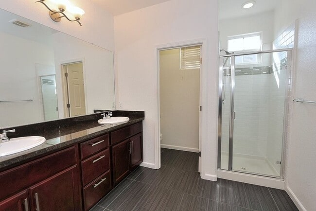 Building Photo - High Demand Park Place Home for Rent!