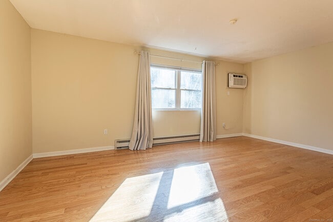 Building Photo - 187 Lovers Ln