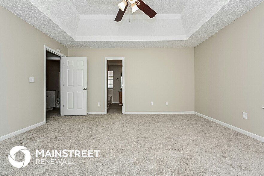 Building Photo - 10588 Village Landing