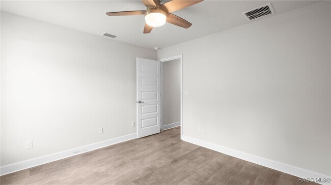 Building Photo - 23 Lone Pine St