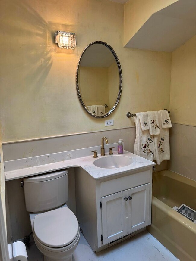 Building Photo - Elegant Geneva Heights Family Home