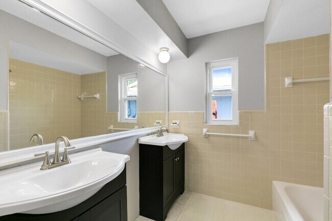 Building Photo - 3326 Young St