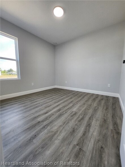 Building Photo - 6920 Dickinson Dr