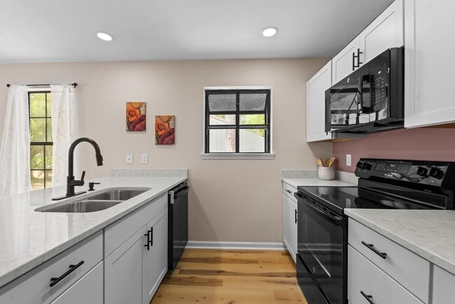 Building Photo - 3557 Sedona Loop