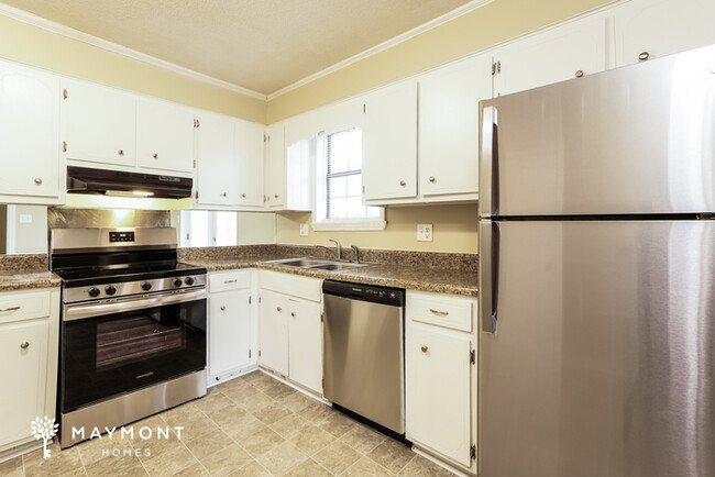Building Photo - Spacious Four Bedroom