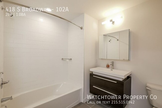 Building Photo - 418 S Broadway-102A