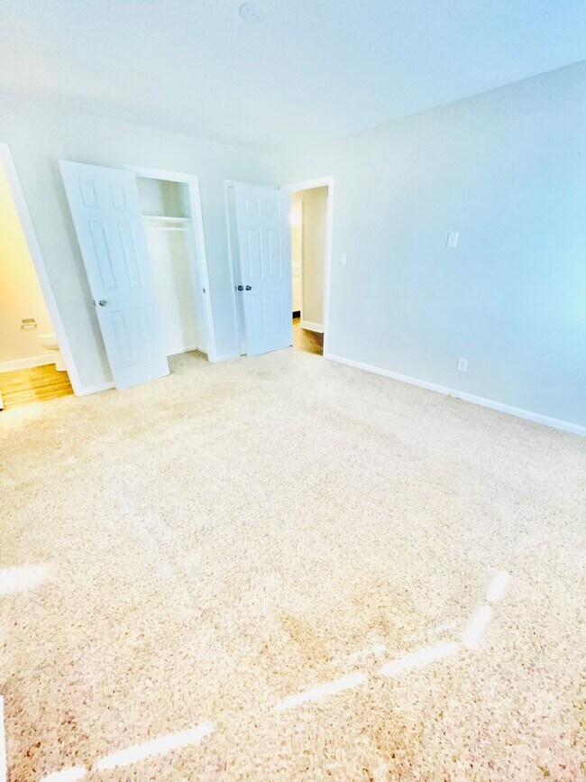 Building Photo - 3 bed 1.5 bath ranch style house *50% off the first month with a 12 month lease*