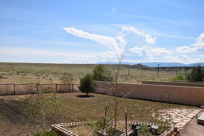 Building Photo - 3 bedroom 2 bath near golf course