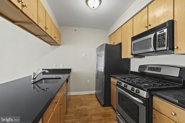Building Photo - 1117 10th St NW