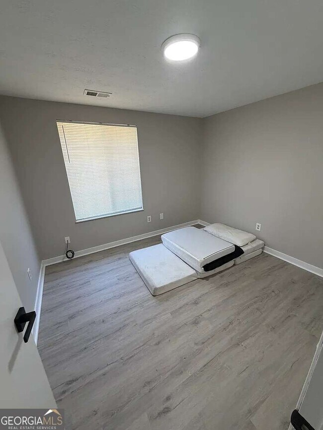 Building Photo - 418 Engle Dr