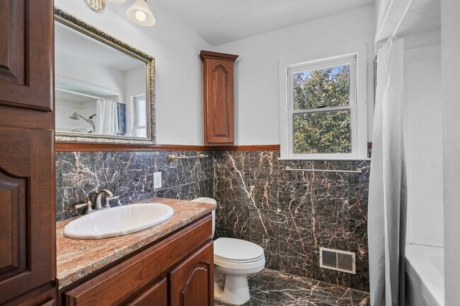 Building Photo - 300 Murray Hill Rd