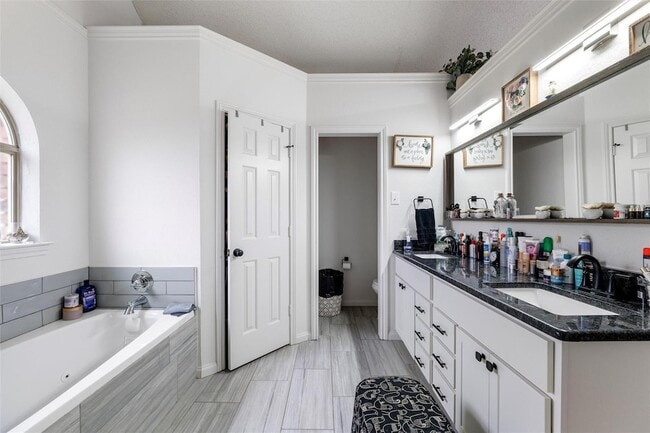 Building Photo - 916 Clover Hill Ln