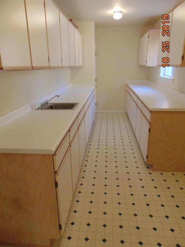 Building Photo - Lovely Southeast Medford 3-bedroom home