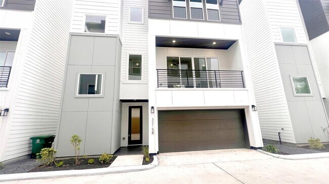 Building Photo - 3215 Ennis St