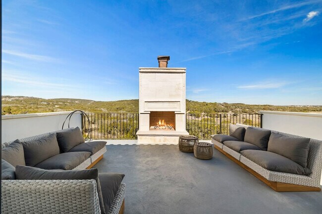 Building Photo - 2701 Bumble Bee Dr