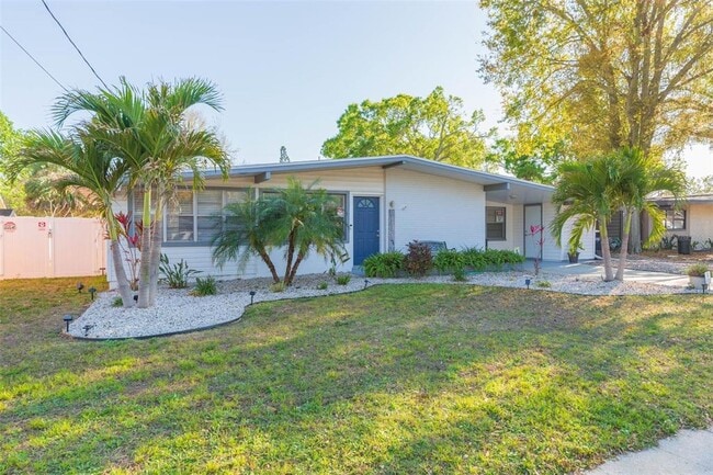 Building Photo - 4206 W Wisconsin Ave