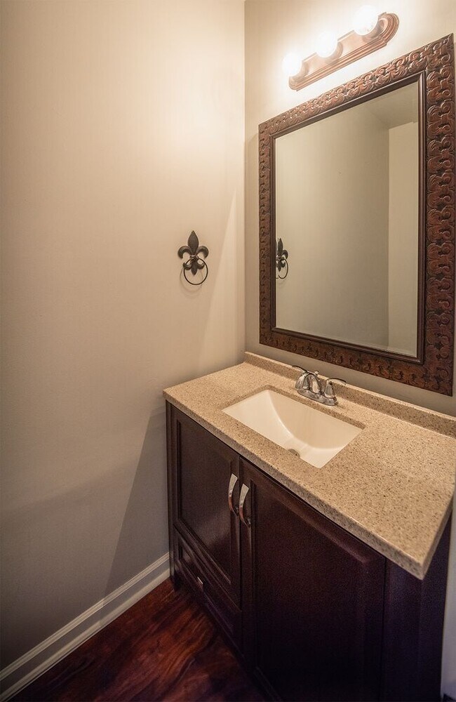 Building Photo - Beautiful home available today!