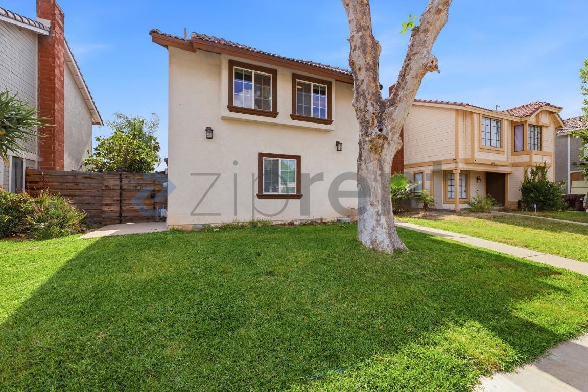 Building Photo - 23913 Parkland Ave