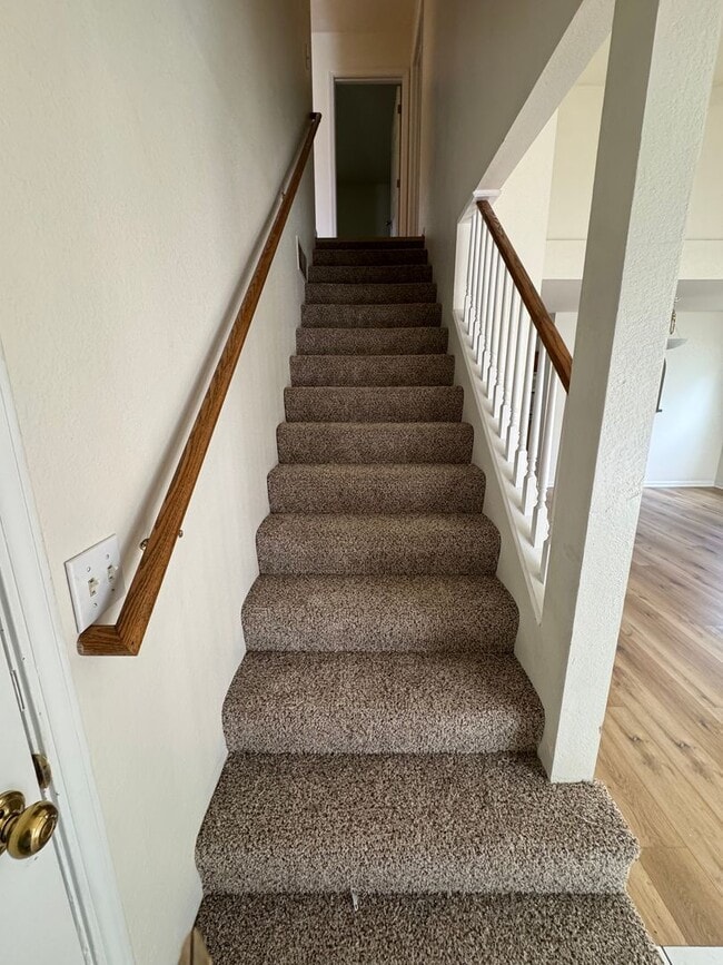 Building Photo - 1591-1593 N Doulton Dr