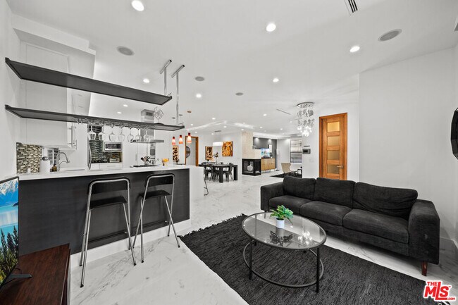 Building Photo - 355 S Sycamore Ave