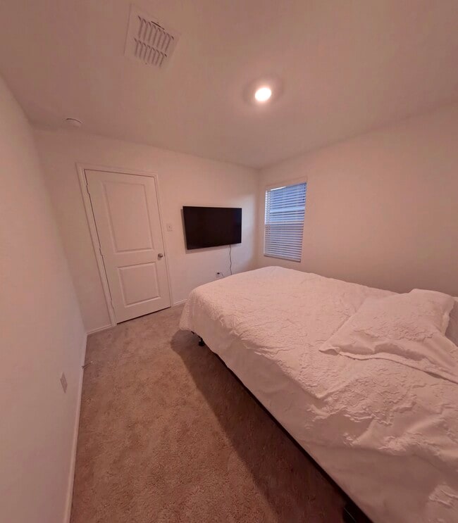 Building Photo - 2708 Starwater Dr