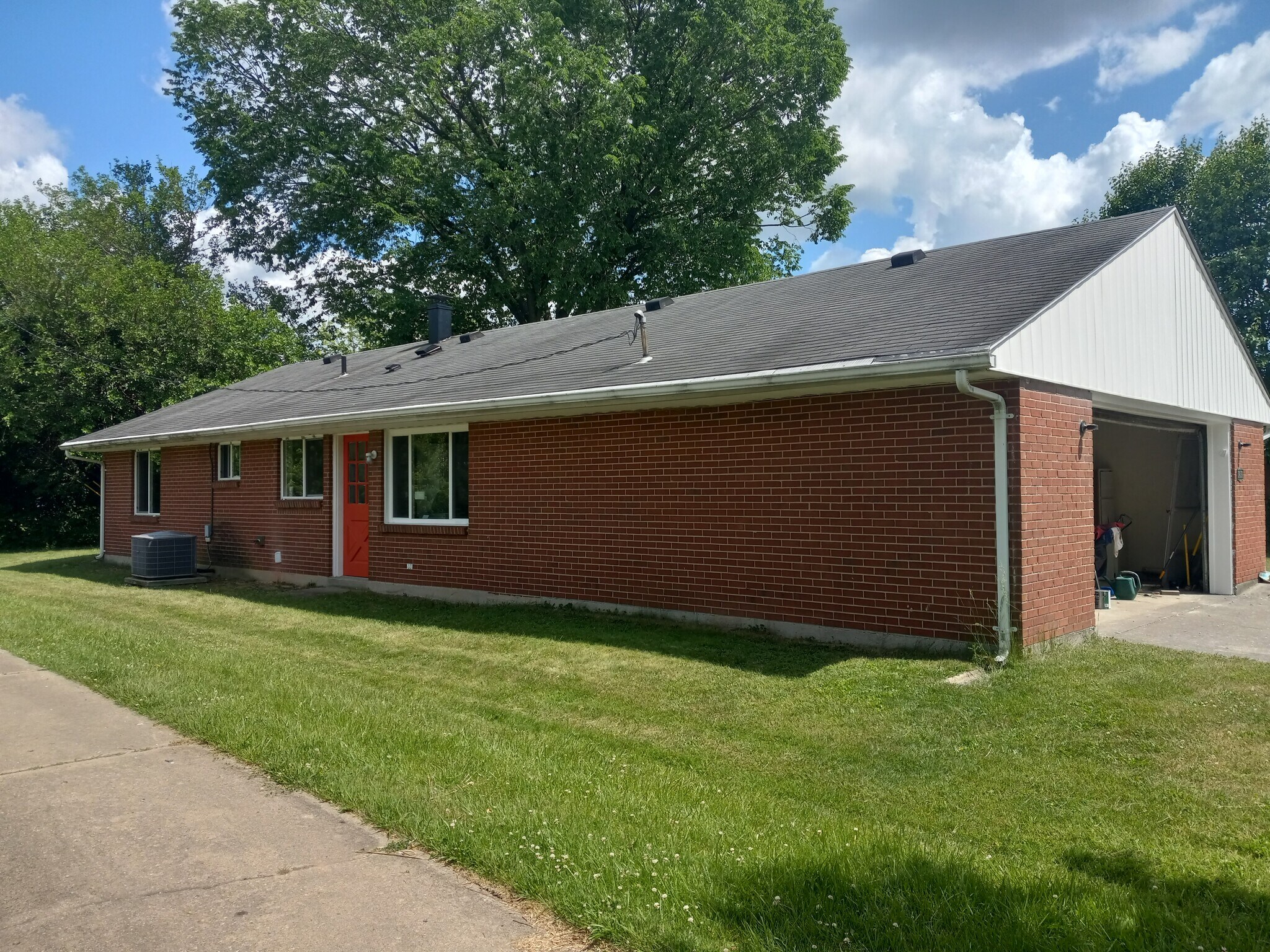 Building Photo - 3856 Longridge Dr