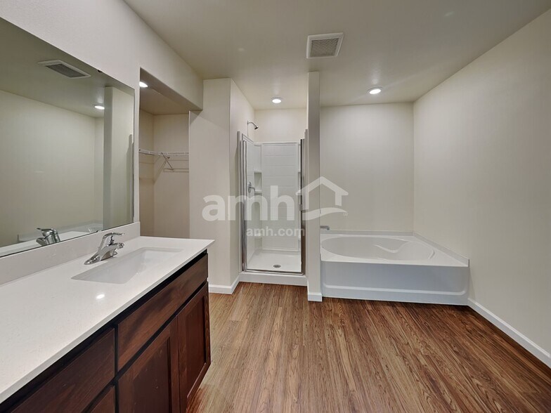 Building Photo - 2352 NW Matteo Dr